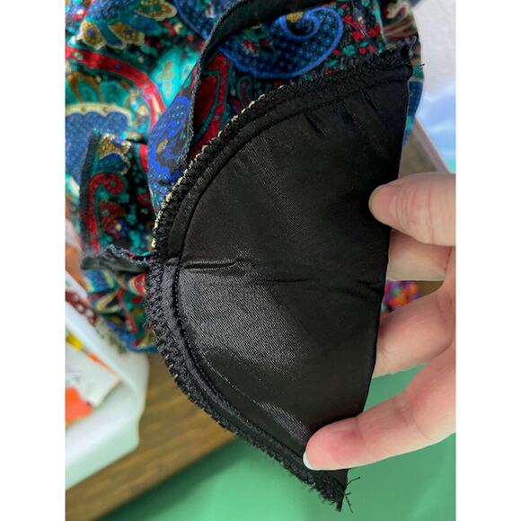 pull over top paisley blue red green - Picture 9 of 12